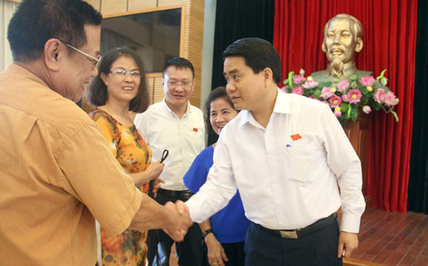  Chủ tịch Nguyễn Đức Chung và cử tri quận Hoàn Kiếm tại buổi tiếp xúc cử tri 