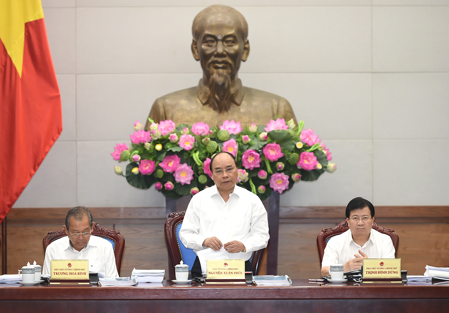 Thủ tướng Nguyễn Xuân Phúc chủ trì phiên họp Chính phủ chuyên đề xây dựng pháp luật. Ảnh: VGP/Quang Hiếu
