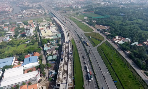  Nhiều nhà đầu tư cá nhân đã vung tiền tỷ gom đất tại TP HCM, tích lũy trong thời gian dài để tìm kiếm cơ hội sinh lời cả chục tỷ đồng. Ảnh: Vũ Lê