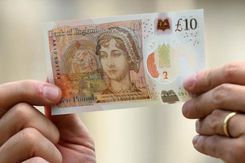 Đồng 10 bảng mới có in hình nữ văn sĩ nổi tiếng người Anh Jane Austen. Ảnh: Daily Express