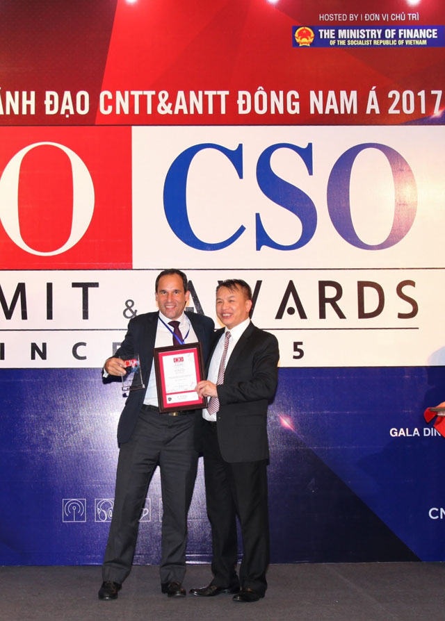Ông Jiri Mana được vinh danh tại Lễ trao giải CIO/CIS ASEAN 2017