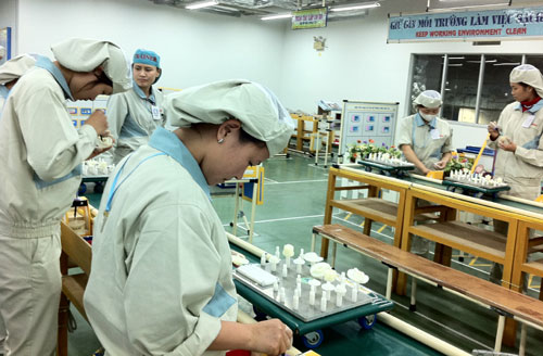Ảnh: Khu sản xuất dành cho lao động nữ tại nhà máy của Canon Việt Nam. Nguồn ảnh: Thái Uyên/baobacninh.com.vn