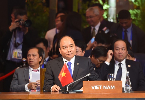  Thủ tướng Nguyễn Xuân Phúc tại hội nghị ở Philippines. Ảnh: VGP