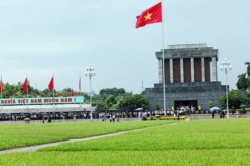 Lăng Chủ tịch Hồ Chí Minh mở cửa trở lại để đón đồng bào, khách quốc tế vào Lăng viếng Bác từ ngày hôm nay (5/12)