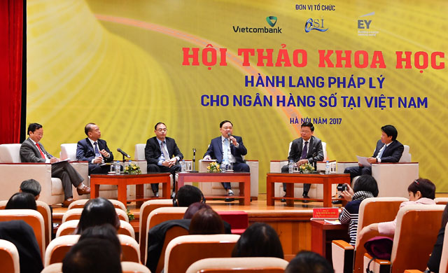 Ths. Phạm Anh Tuấn, Uỷ viên HĐQT Vietcombank tham gia thảo luận tại Hội thảo với nội dung 