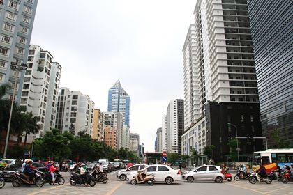 Thủ đô Hà Nội của Việt Nam đang đối mặt với bài toán về mật độ dân số, hạ tầng giao thông đô thị nhiều hạn chế. Ảnh: Thành Nguyễn