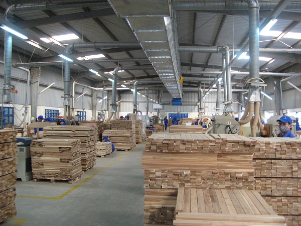 Xuất khẩu gỗ và sản phẩm từ gỗ hiện có mức tăng trưởng khá đều đặn khoảng 10-15%/năm. Ảnh: Nguyễn Thanh 