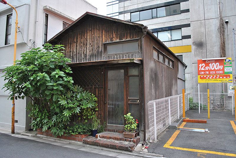   Ngôi nhà truyền thống của Nhật thường được làm bằng các chất liệu từ thiên nhiên như gỗ, trúc