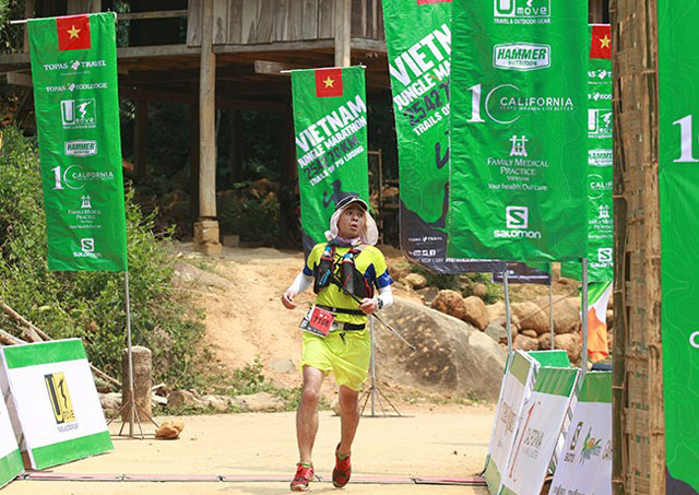 Vận động viên Nguyễn Minh Tuấn về Nhất cự ly 70km nam của Vietnam Jungle Marathon 2018