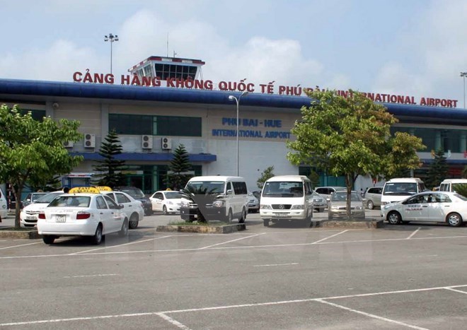 Toàn cảnh bên ngoài Cảng hàng không quốc tế Phú Bài. (Ảnh: Quốc Việt/TTXVN)