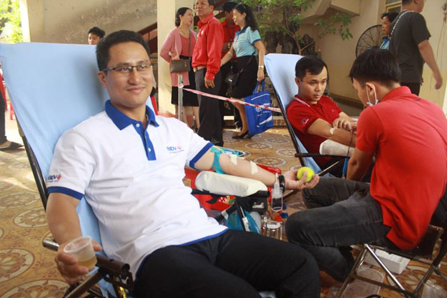 Cán bộ, nhiên viên BIDV tham gia hiến máu
