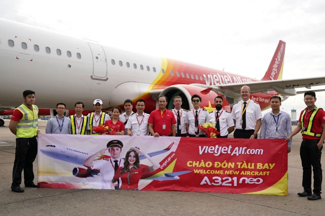 Sáng 19/8, tàu bay neo thế hệ mới mang số hiệu VNA-674 của Vietjet đã về đến sân bay Tân Sơn Nhất (TP.HCM)