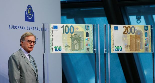 Đồng 100 Euro và 200 Euro trong 