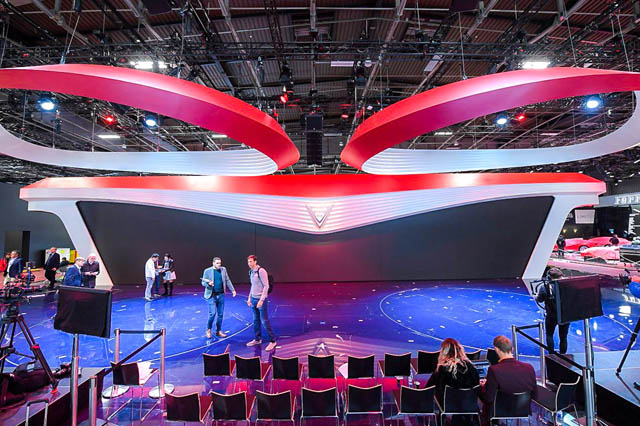 Sân khấu gian hàng VinFast tại Paris Motor Show 2018