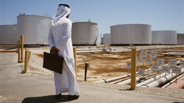 Mỗi ngày Saudi Aramco bơm khoảng 10,3 triệu thùng/ngày, nhiều hơn gấp đôi đối thủ cạnh tranh gần nhất của họ là hãng dầu khí quốc doanh của Nga - Rosneft