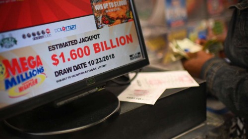  Một quầy bán vé số tại Mỹ dịp giải Mega Millions đạt trị giá 1,6 tỷ USD vừa qua. Ảnh: AFP