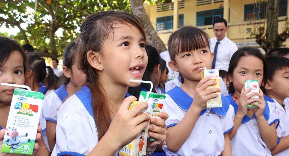 Mức giá trúng thầu 1 hộp sữa là 6.286 đồng/hộp có dung lượng 180ml và không tăng giá trong suốt thời gian triển khai chương trình sữa học đường