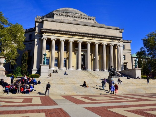  Trường đại học ở Mỹ là nơi giới nhà giàu không tiếc tiền đầu tư cho con cái theo học. Ảnh: Shutterstock