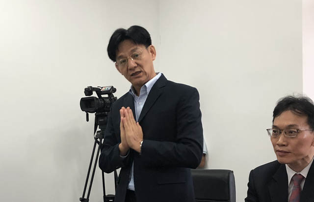Ông Eric Wu, Phó Tổng giám đốc Cathay Việt Nam chia sẻ tại lễ trao học bổng “Thịnh Trí Thành Tài” 