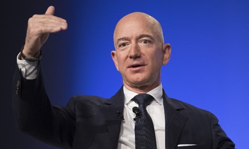  Jeff Bezos - ông chủ đại gia bán lẻ Amazon. Ảnh: AFP