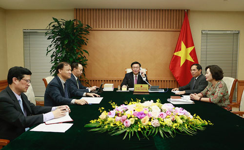 Phó Thủ tướng Vương Đình Huệ điện đàm với Bộ trưởng tài chính Hoa Kỳ. Ảnh: VGP