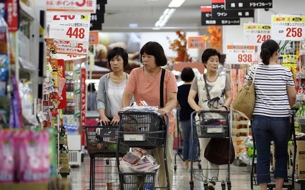 Người dân mua sắm tại siêu thị ở Tokyo. (Nguồn: Bloomberg)
