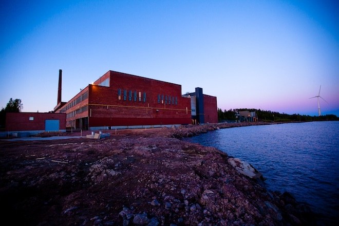 Trung tâm dữ liệu của Google tại Phần Lan được xây dựng gần biển để sử dụng nước biển lạnh giúp làm mát cho hệ thống máy chủ của Trung tâm