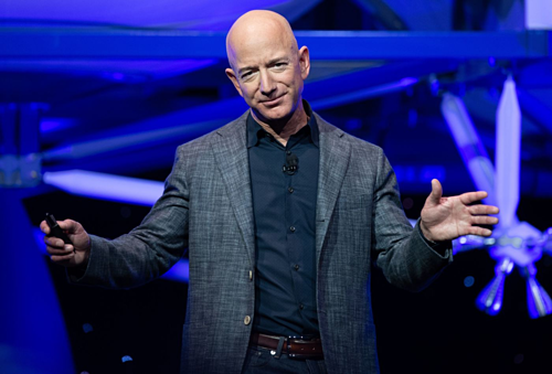  Tỷ phú Jeff Bezos tại một sự kiện của Blue Origin gần đây. Ảnh: AFP