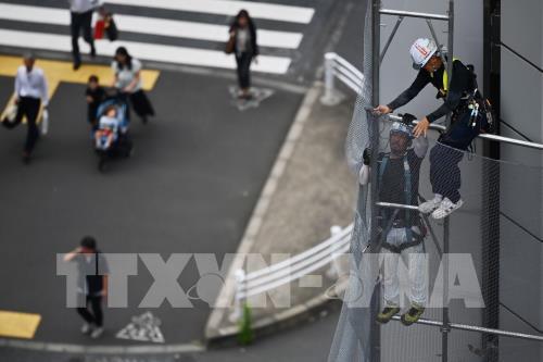 Công nhân làm việc tại thủ đô Tokyo, Nhật Bản, ngày 12/6/2019. Ảnh: AFP/ TTXVN