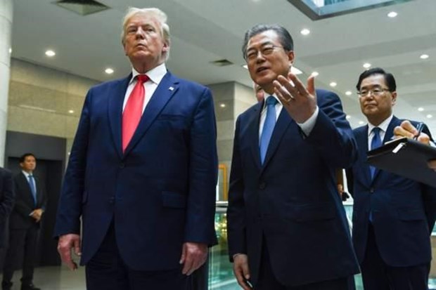 Tổng thống Mỹ Donald Trump và người đồng cấp Hàn Quốc Moon Jae-in. (Ảnh: AFP)