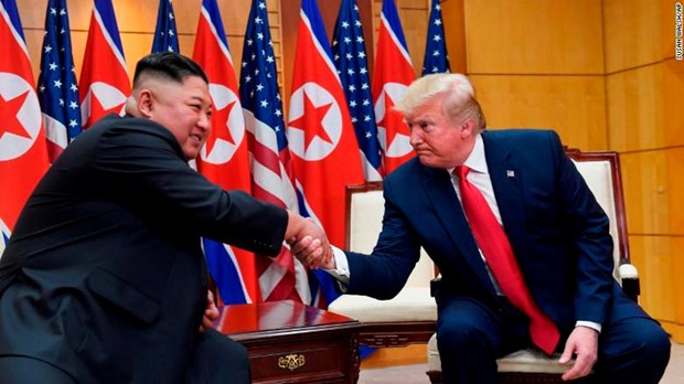 Tổng thống Mỹ Donald Trump và nhà lãnh đạo Kim Jong-un tại Nhà Hoà bình. (Ảnh: CNN)