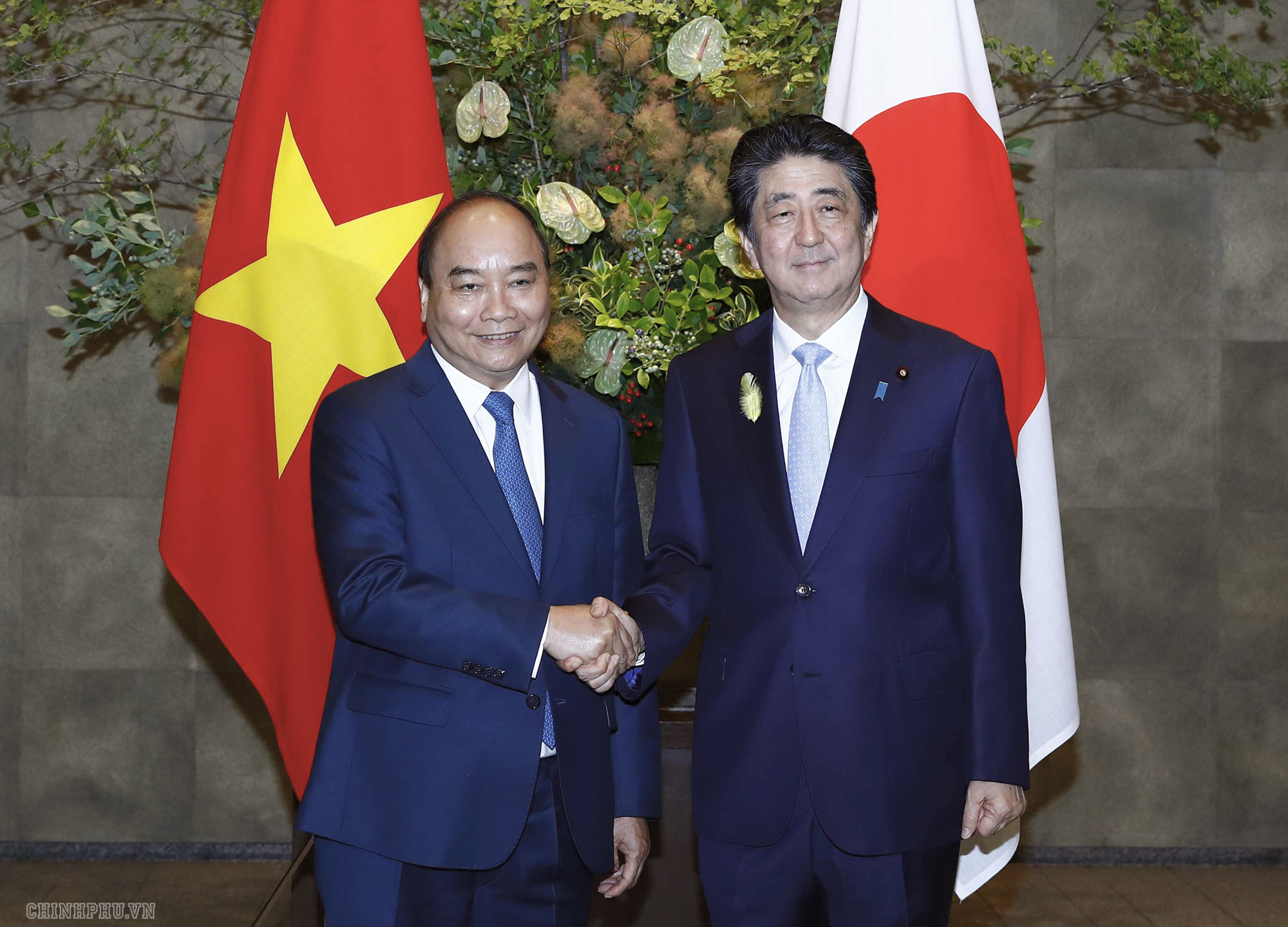 Thủ tướng Nguyễn Xuân Phúc và Thủ tướng Nhật Bản Abe Shinzo. Ảnh: VGP/Quang Hiếu 