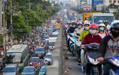  Tuyến tường Cộng Hòa, gần sân bay Tân Sơn Nhất, thường xuyên kẹt xe. Ảnh: Thành Nguyễn.