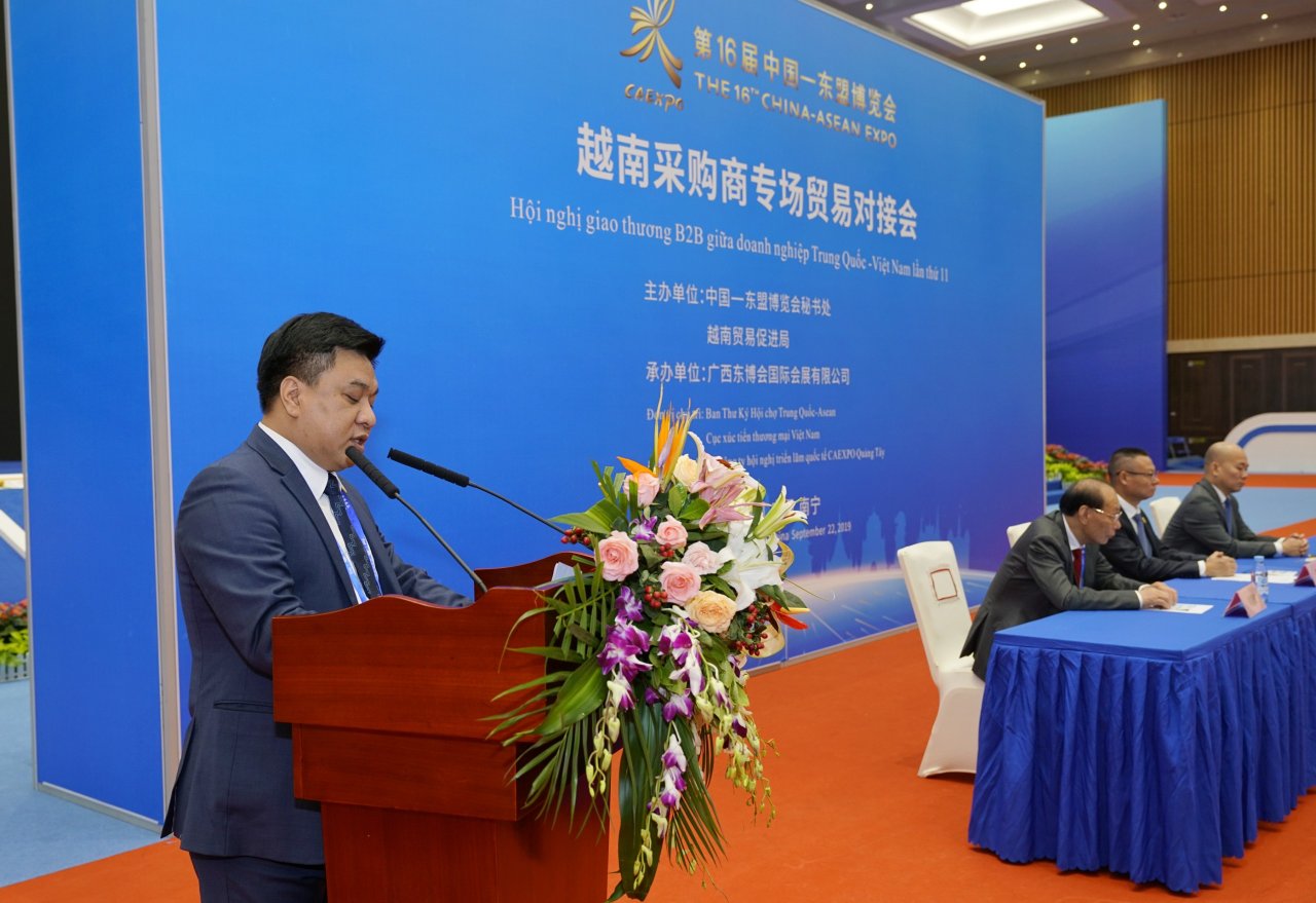 Phó Cục trưởng Cục Xúc tiến thương mại Lê Hoàng Tài phát biểu tại Hội nghị