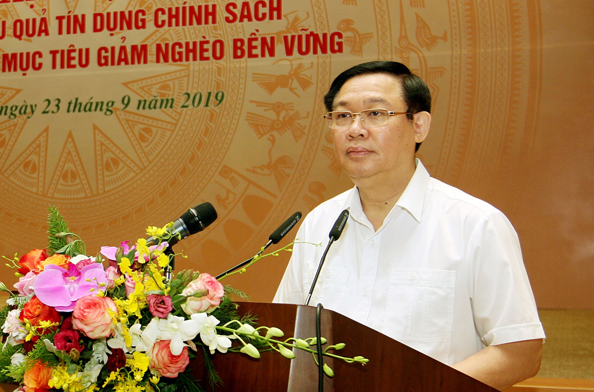 Phó Thủ tướng: Cần ưu tiên cân đối nguồn vốn ngân sách nhà nước để thực hiện các chương trình tín dụng chính sách xã hội. Ảnh VGP/Thành Chung