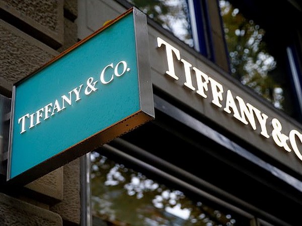 Doanh số bán hàng của Tiffany đang giảm sâu. Nguồn: Reuters