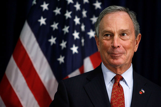Tỷ phú Michael Bloomberg, 77 tuổi vốn là một chính trị gia lâu năm, từng làm Thị trưởng thành phố New York trong 3 nhiệm kỳ