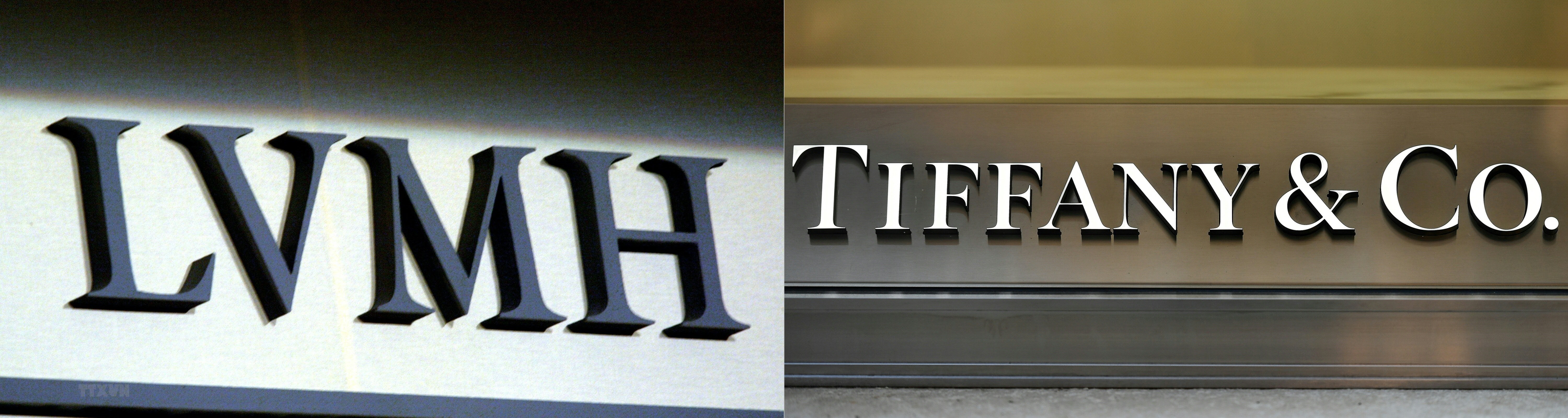 Biểu tượng LVMH (trái) và Tiffany (phải). (Ảnh: AFP/TTXVN)