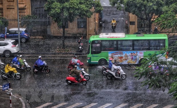 Mưa giông tại khu vực nội thành Hà Nội. (Ảnh: Thành Đạt/TTXVN)