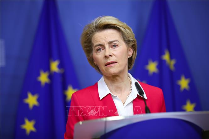  Chủ tịch Ủy ban châu Âu (EC) Ursula von der Leyen cảnh báo Anh có thể mất quyền tiếp cận thị trường châu Âu nếu không gia hạn thời gian đàm phán thỏa thuận thương mại song phương, hiện dự kiến kéo dài tới cuối năm 2020. Ảnh: TTXVN