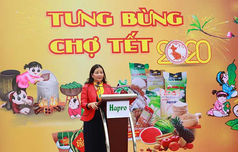Bà Trần Thị Phương Lan, Phó Giám đốc Sở Công Thương thành phố Hà Nội phát biểu tại buổi lễ