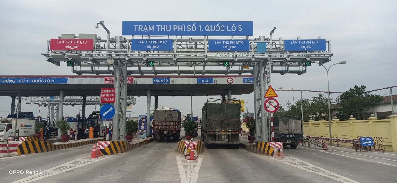 Trạm thu phí với 2 làn thu phí không dừng (ETC) trên Quốc lộ 5. Ảnh: VGP/Phan Trang
