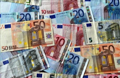 Đồng tiền giấy euro các mệnh giá 5,10, 20 và 50 euro.Ảnh: AFP/TTXVN