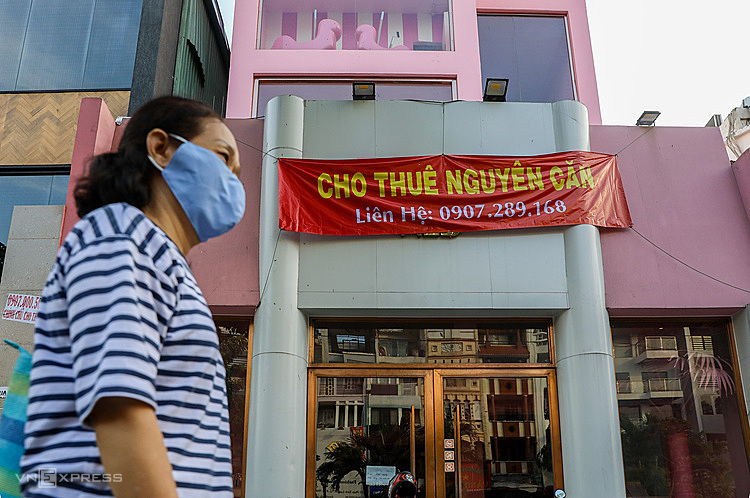  Nhà mặt tiền rao cho thuê trên đường Phan Xích Long đóng cửa ngày 5/3. Ảnh: Quỳnh Trần