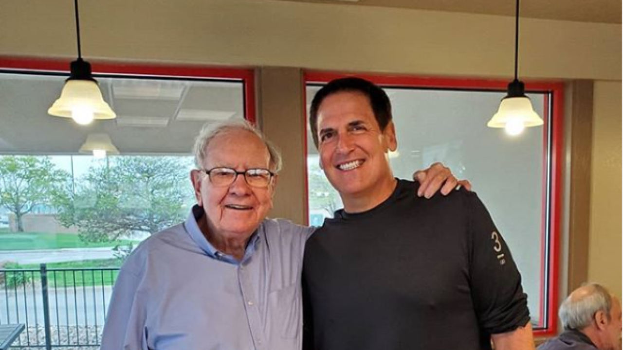 Tỷ phú Warren và tỷ phú Buffett Mark Cuban