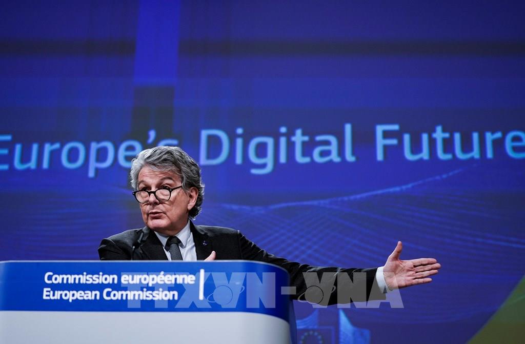 Ủy viên Liên minh châu Âu (EU) phụ trách vấn đề công nghiệp Thierry Breton phát biểu tại cuộc họp báo ở Brussels, Bỉ ngày 19/2/2020. Ảnh: AFP/TTXVN