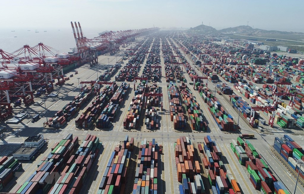 Cảng hàng hóa Dương Sơn ở Thượng Hải, Trung Quốc. Ảnh: THX/TTXVN