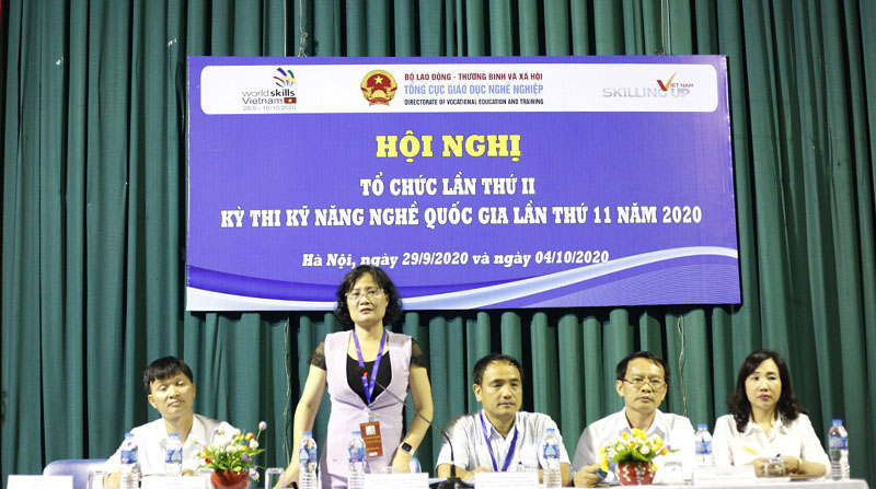 Bà Nguyễn Thị Việt Hương, Phó Tổng cục trưởng Tổng cục Giáo dục nghề nghiệp, Phó trưởng Ban tổ chức Kỳ thi kỹ năng nghề Việt Nam phát biểu tại Hội nghị