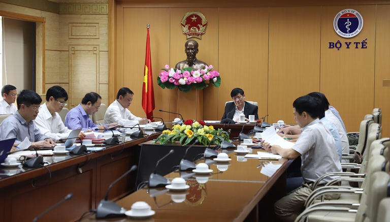 GS.TS Nguyễn Thanh Long, Bộ trưởng Bộ Y tế chủ trì cuộc họp về chuẩn bị thông tuyến BHYT năm 2021