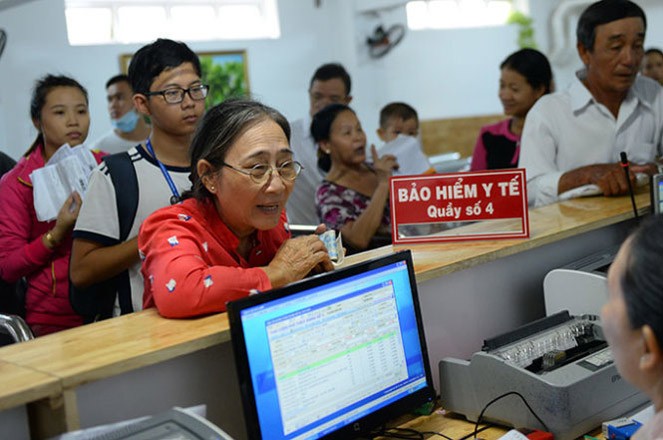 Người dân đến khám BHYT tại Trung tâm y tế Bình Xuyên, tỉnh Vĩnh Phúc